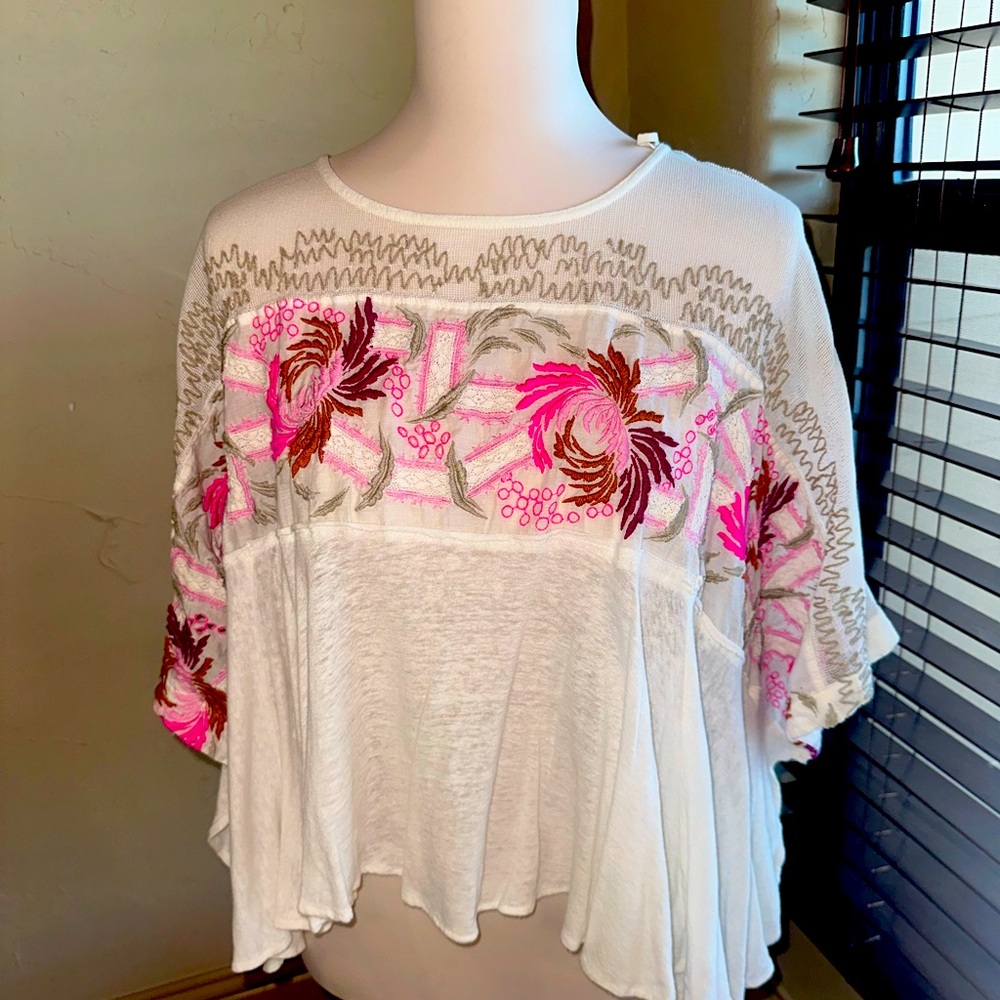 Women’s Floral Top Size Small FREE PEOPLE